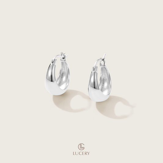 These Bold Curve Hoop Earrings stand out with their voluptuous shape and lustrous finish. Ideal for making a chic statement, they're a contemporary classic