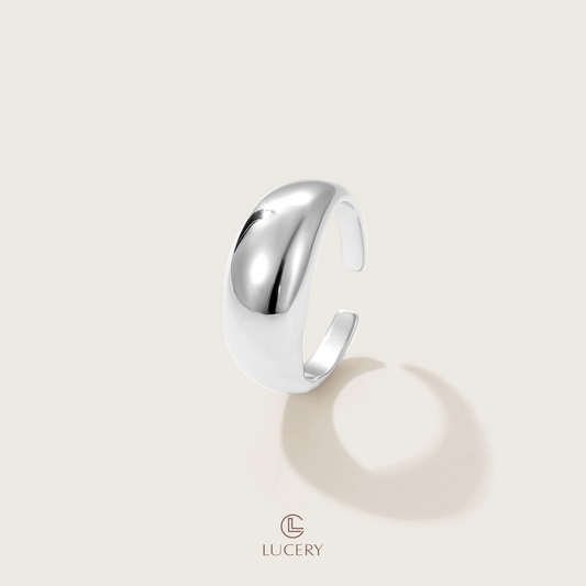 Discover understated luxury with this 18K gold-plated S925 sterling silver ring. The seamless design and radiant finish offer a modern twist on classic elegance. Light and comfortable, it's perfect for all-day sophistication.