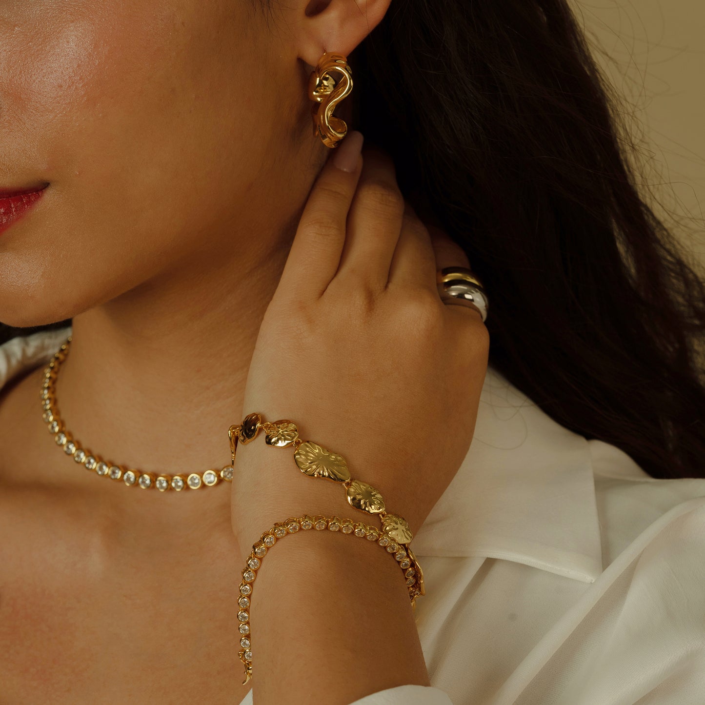 This bracelet, a showcase of nature-inspired design, features irregular golden discs reminiscent of woodland treasures, all in 18K gold-plated S925 silver. Each textured piece catches the light uniquely, making it a bold statement of natural beauty.